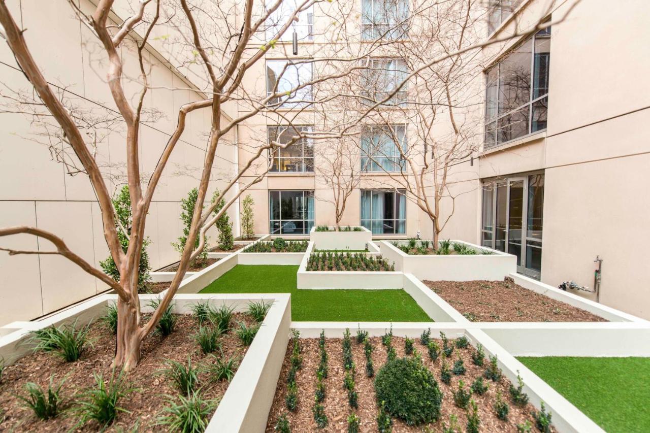 Hotel The Westin Melbourne Exteriér fotografie The courtyard at the new building