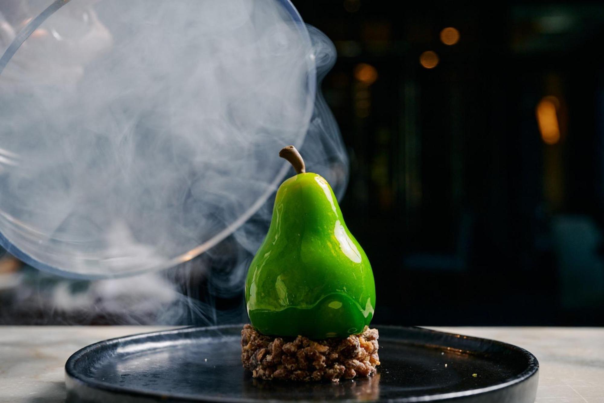 Hotel The Westin Melbourne Exteriér fotografie A pear dessert