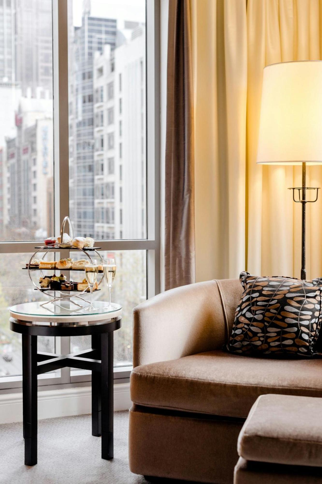 Hotel The Westin Melbourne Exteriér fotografie Afternoon tea at The Landmark, Hong Kong
